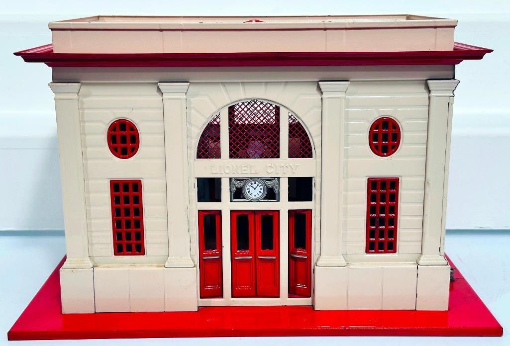 Lionel Prewar 115 ivory and red Station (1 of 6)