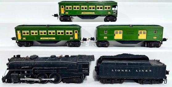 Lionel Prewar O Gauge 226E Locomotive and 2226W Tender with two-tone Green 2613 - 2614 - 2615 Cars