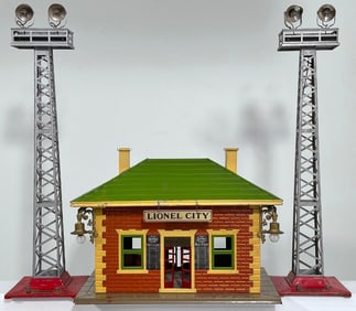 Lionel Prewar 124 early Station and 92 Floodlight Tower late colors X2