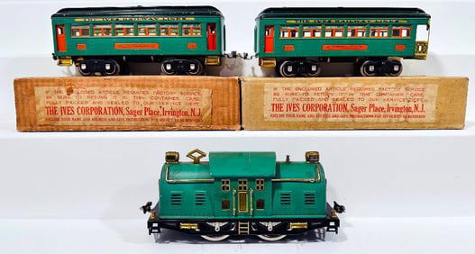Ives - Lionel now Prewar Standard Gauge 10 Peacock Electric Locomotive and 339-341 Peacock and Green