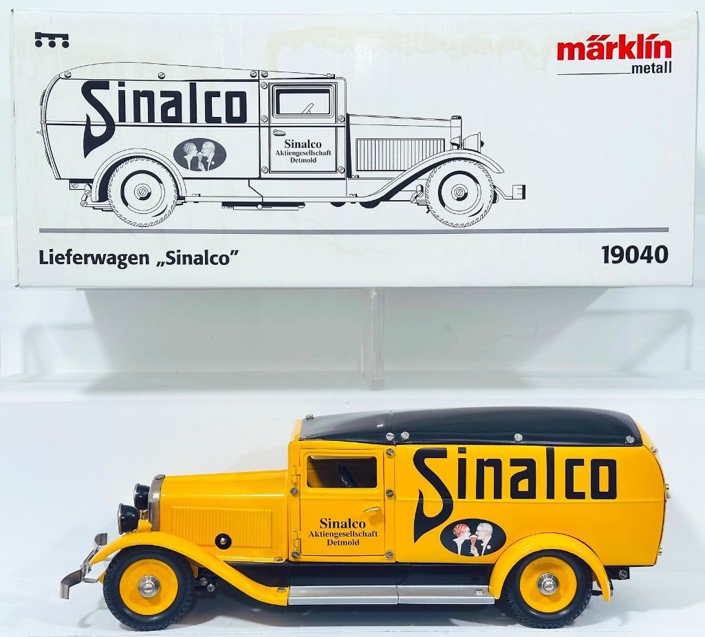Marklin Modern Liferwagen "Sinalco" Model 19040 Delivery Van Boxed: Marklin Modern Liferwagen "Sinalco" & Model 19040 Delivery Van Boxed, in C8 to C9 and with its original box. This Delivery Van features the vintage branding of Sinalco, a historic German soft drink co