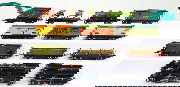 Lionel Prewar O Gauge 260E green frame and black Locomotive/ 265 Tender/ Ten Assorted Freight Cars