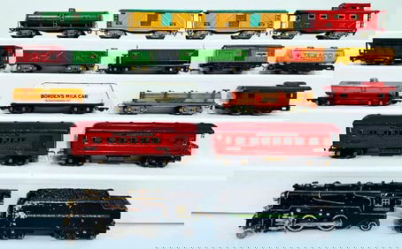 American Flyer Prewar O Gauge 2 - 4 - 2 Locomotive & Tender/Two Passenger Cars/Eight Freight Cars