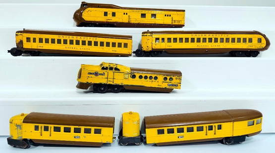 Lionel Prewar 072 Gauge yellow brown 752 UP 3 Car Streamliner Set/636 City of Denver Set: Lionel Prewar 072 Gauge yellow and brown 752 Union Pacific 3 Car Streamliner Set/Lionel Prewar O Gauge 636 City of Denver Set, with the Union Pacific 3 Car Streamliner Set, in C6 plus, and the City of