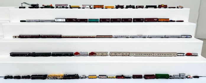 Unknown Manufacturer Modern N Scale Assorted Freight Cars/ Locomotives/ Passenger Cars