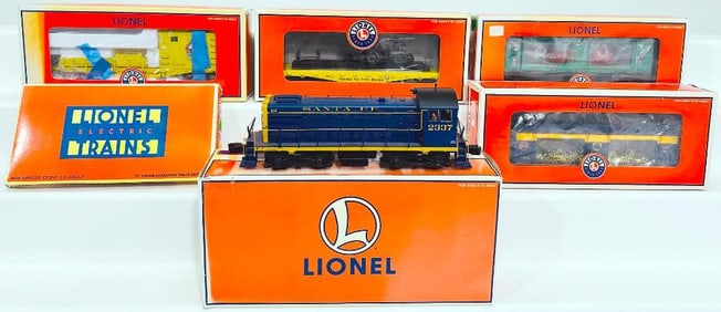 Lionel Modern O Gauge Santa Fe H12 -44 Switcher and Five (5) Assorted Passenger Cars Boxed