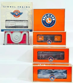 Lionel Modern O Gauge 3366 Operating Circus Stock Car and Corral and Double Door Automobile Box Car