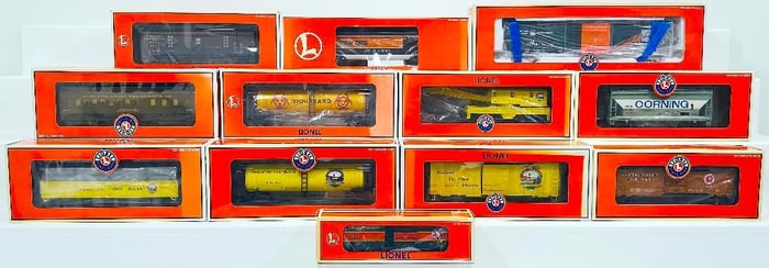 Lionel Modern O Gauge Twelve (12) Assorted Freight Cars