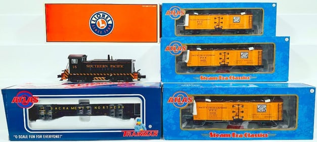 Atlas Modern O Gauge Southern Pacific Diesel Switcher and Four (4) Assorted Freight Cars