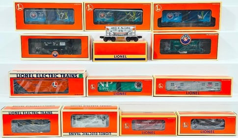 Lionel Modern Thirteen (13) Assorted Freight Cars Boxed