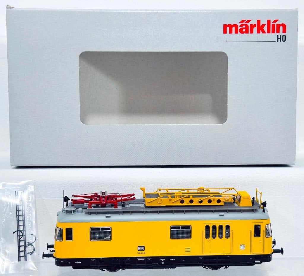 Marklin Modern HO Scale Electric Locomotive #39970: Marklin Modern HO Scale Electric Locomotive #39970, in C9 and with its original box.