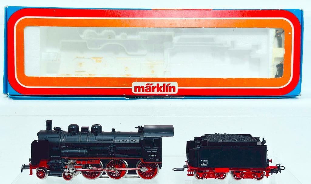 Marklin Modern HO Scale Locomotive and Tender #3099: Marklin Modern HO Scale Locomotive and Tender #3099, in C9 and with its original box.
