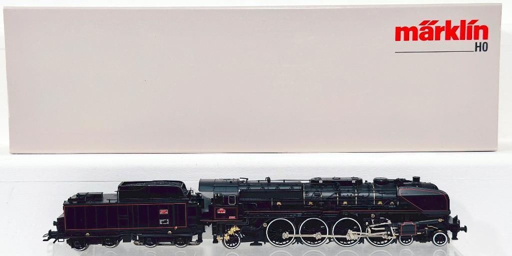 Marklin Modern HO Scale Locomotive and Tender Series 241 –A #39241: Marklin Modern HO Scale Locomotive and Tender Series 241 -A #39241, in C9 and with its original box. Epoche VI.