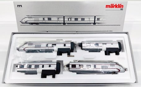 Marklin Modern HO Scale Senator Streamliner Passenger Train #39100