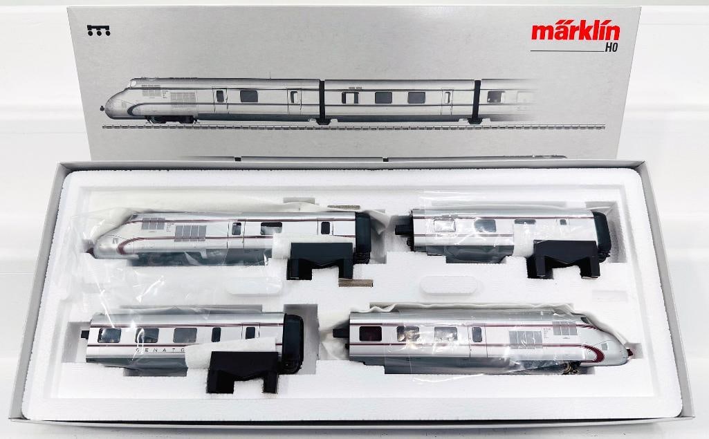Marklin Modern HO Scale Senator Streamliner Passenger Train #39100: Marklin Modern HO Scale Senator Streamliner Passenger Train #39100, in C9 and with its original box. Epoche III.