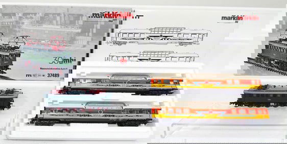 Marklin Modern HO Scale Class 175 Electric Locomotive #37489 and 2 Vista Dome Cars #42995