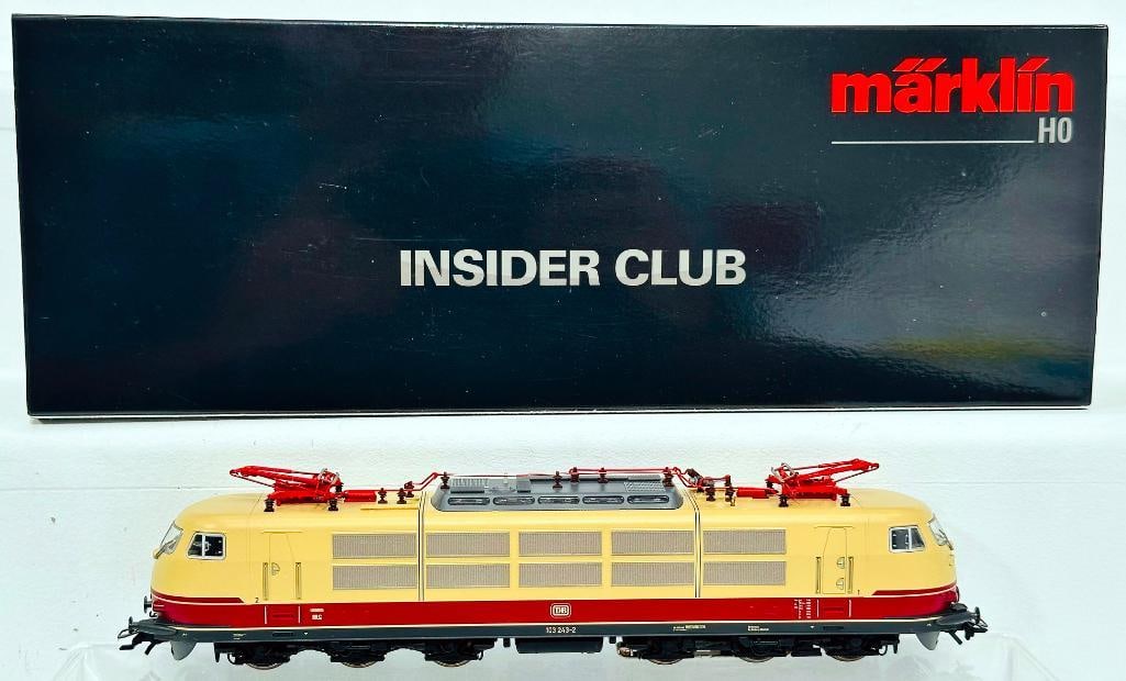 Marklin Modern HO Scale Electric Locomotive BR 103.1 #39170 (1 of 9)