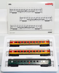 Marklin Modern HO Scale 3 Passenger Car Set The Apple Arrow Car Set #42997