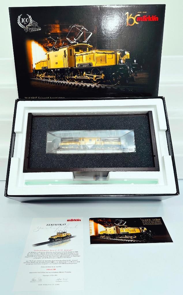 Marklin Modern HO Scale 24 Carat Gold Crocodile Series CE 6/8 #32560: Marklin Modern HO Scale 24 Carat Gold Crocodile Series CE 6/8 #32560, in C9 and with its original box.