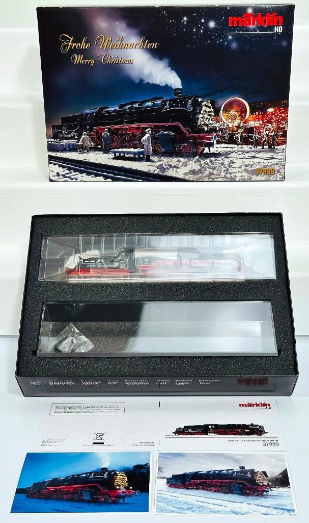 Marklin Modern HO Scale Merry Christmas Locomotive and Tender #37899: Marklin Modern HO Scale Merry Christmas Locomotive and Tender #37899, in C9 and in its original box.
