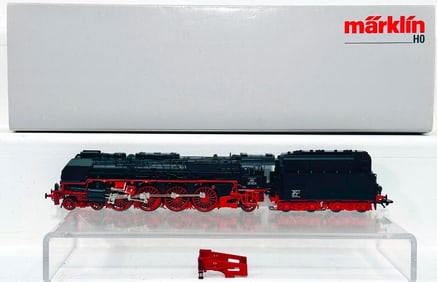 Marklin Modern HO Scale Express Locomotive and Powdered Coal Tender #39242