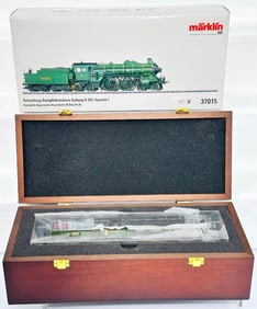 Marklin Modern HO Scale green Locomotive and Tender #37015
