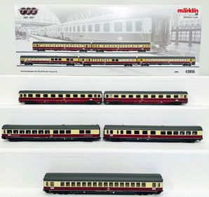 Marklin Modern HO Scale 5 Car Passenger Set #43856