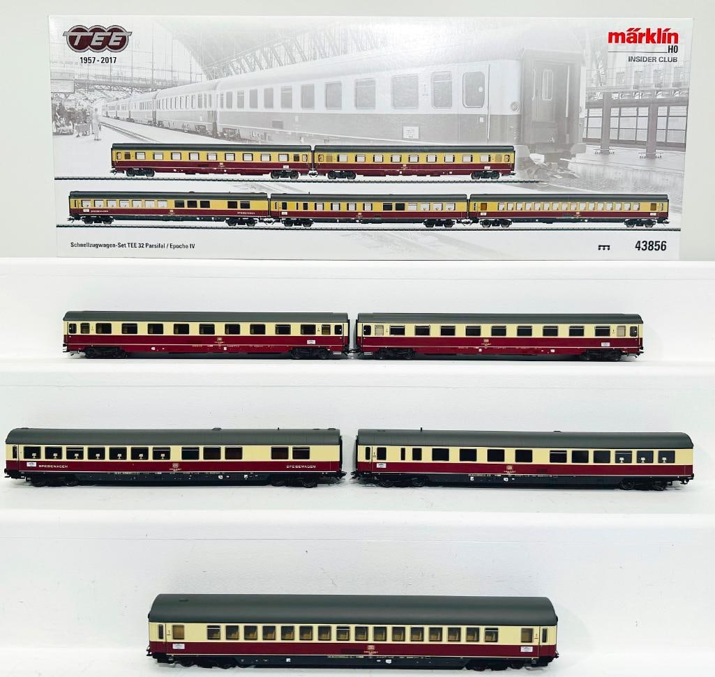 Marklin Modern HO Scale 5 Car Passenger Set #43856: Marklin Modern HO Scale 5 Car Parsifal Express Train Passenger Set #43856, in C9 and with its original box. Epoche IV.