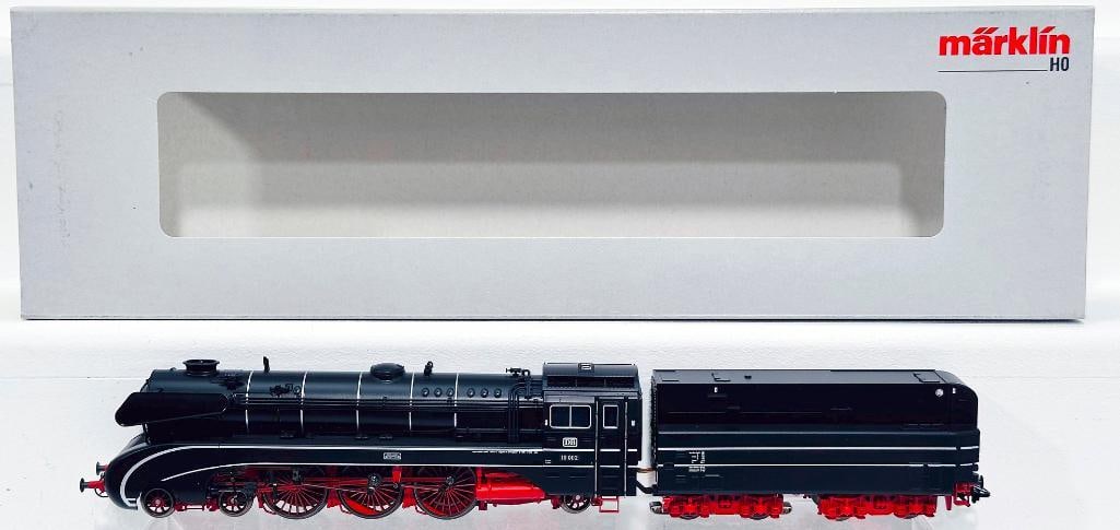 Marklin Modern HO Scale Locomotive and Tender BR 10 #37083: Marklin Modern HO Scale Locomotive and Tender BR 10 #37083, in C9 and with its original box. Epoche III.