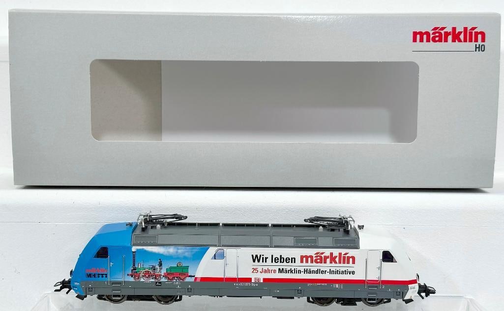 Marklin Modern HO Scale Electric Locomotive BR 101 #39374 (1 of 7)