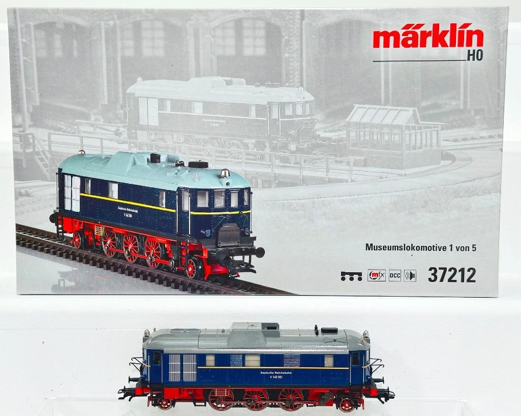 Marklin Modern HO Scale Electric Locomotive Class V 140 001 Diesel Hydraulic Locomotive #37212: Marklin Modern HO Scale Electric Locomotive Class V 140 001 Diesel Hydraulic Locomotive #37212, in C9 and with its original box.