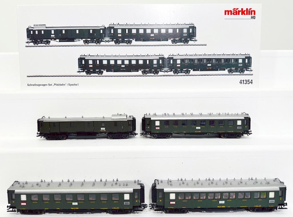 Marklin Modern HO Scale Palatine Railroad Express Train Passenger Car Set #41354: Marklin Modern HO Scale Palatine Railroad Express Train Passenger Car Set #41354, in C9 and with its original box.