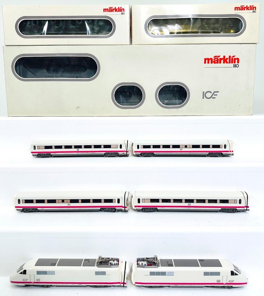 Marklin Modern HO Scale Ice Speedliner Passenger Set #3371 and extra Car #4171 X2: Marklin Modern HO Scale Ice Speedliner Passenger Set #3371 and extra Car #4171 X2, each in C9 and each with its original box.