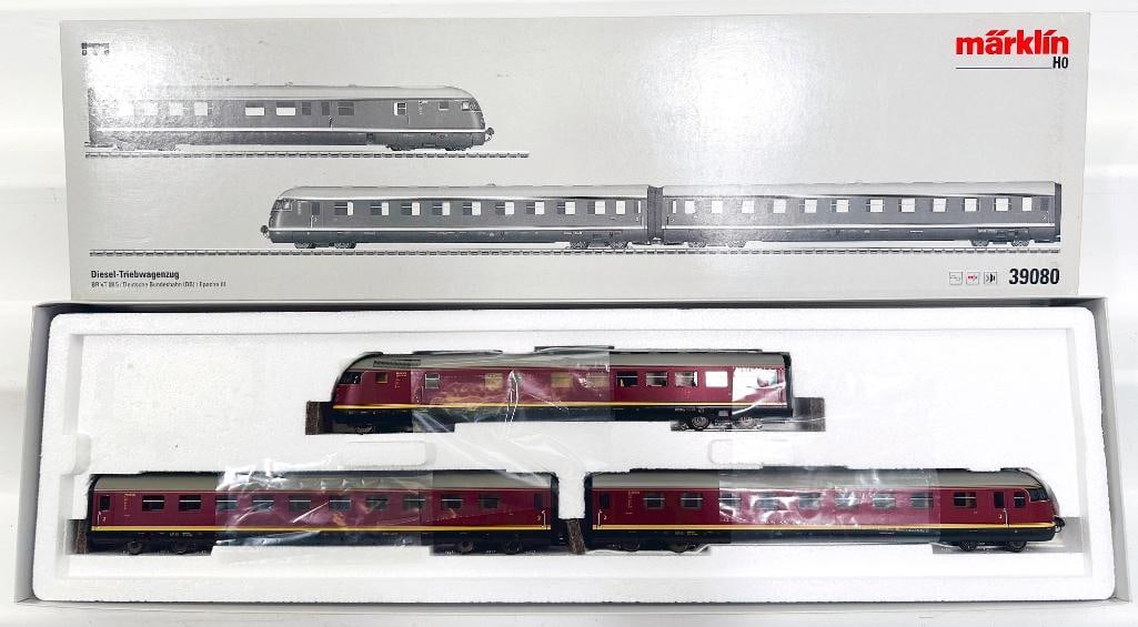 Marklin Modern HO Scale Diesel Powered Rail Car Train #39080: Marklin Modern HO Scale Diesel Powered Rail Car Train #39080, in C9 and with its original box.