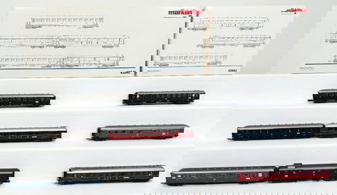 Marklin Modern HO Scale 5 Car Wagen Set Rivera Express #42941 and 3 Car Rivera Express #42942
