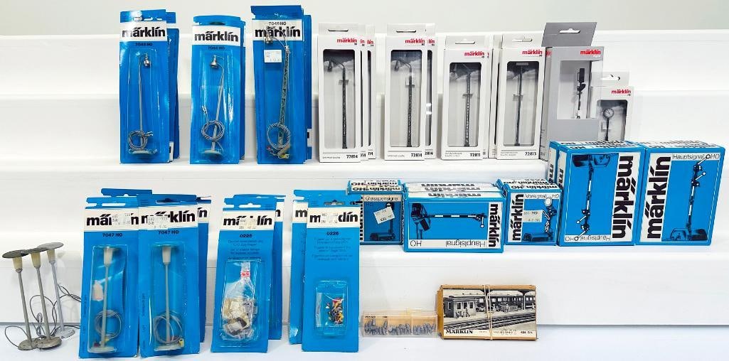 Marklin Modern HO Scale Assorted Lights and Signals: Marklin Modern HO Scale Assorted Lights and Signals, each in C9 and each in its original box. Review pictures closely for what you are purchasing with this Lot.