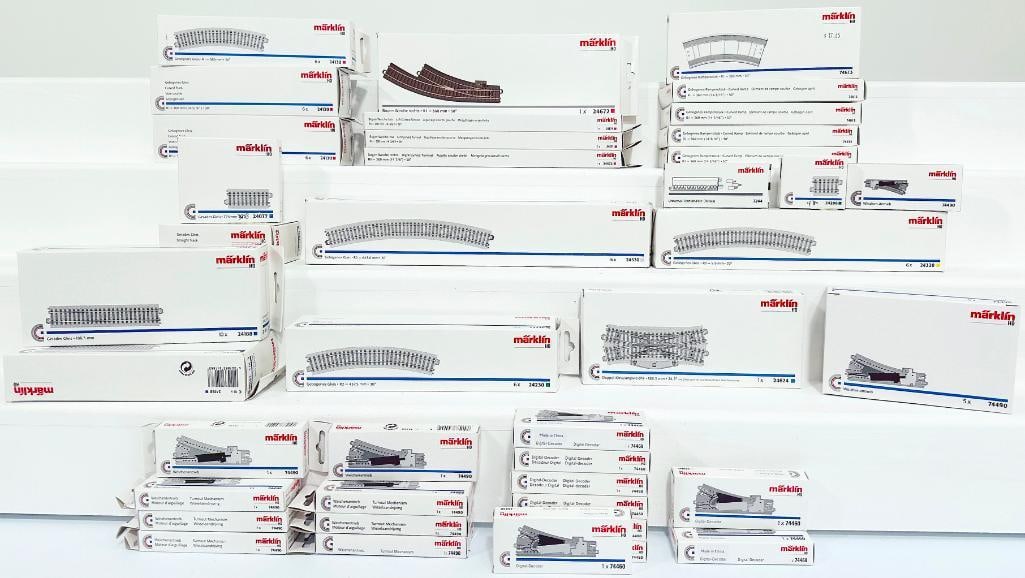 Marklin Modern HO Scale Assorted Curved and Straight Roadbed Track: Marklin Modern HO Scale Assorted Curved and Straight Roadbed Track, each in C9 or better and each with its original box. Review pictures closely for what you are purchasing with this Lot.