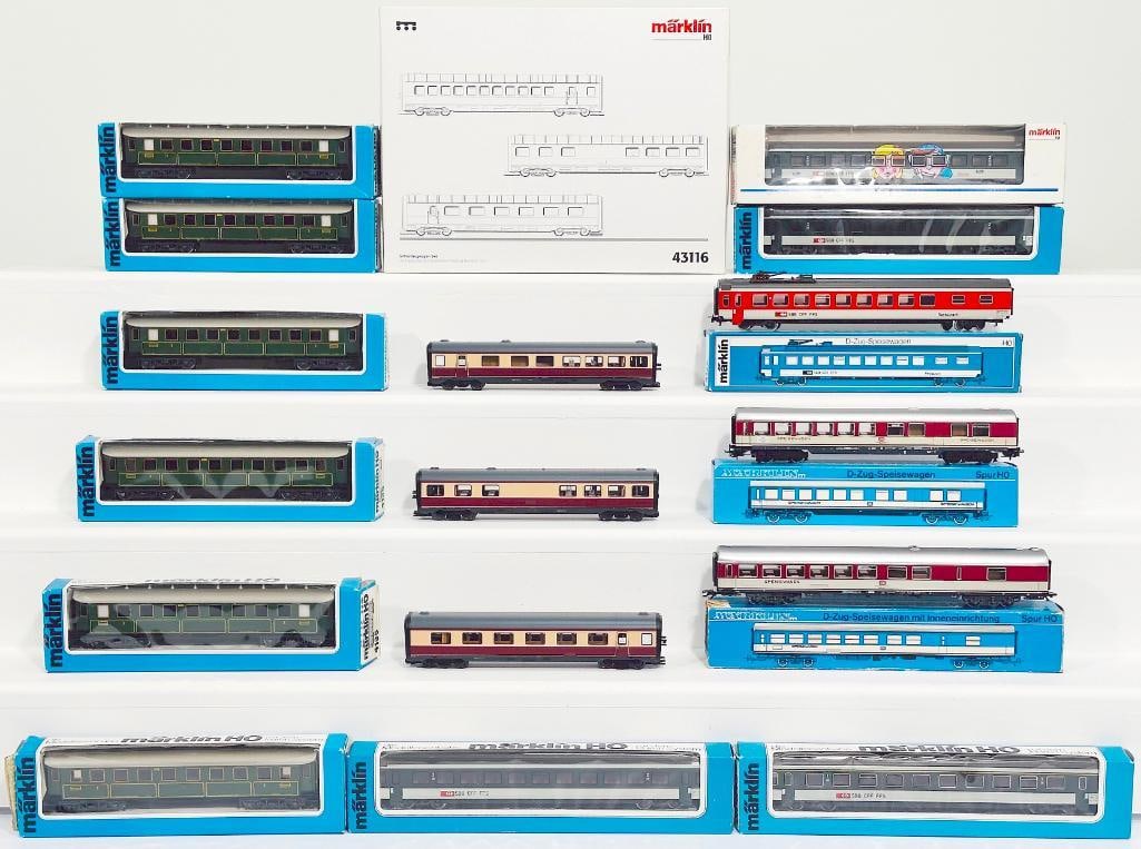 Marklin Modern HO Scale green Passenger Car Number 4135 X6 -Modern Swiss Passenger Cars #4124: Marklin Modern HO Scale green Passenger Car Number 4135 X6 -Modern Swiss Passenger Cars #4124 -4125 -4123 -4124 -4054 -4094 -Express Train Car Set #43116 -Swiss Passenger Car with Faces #4236, each in