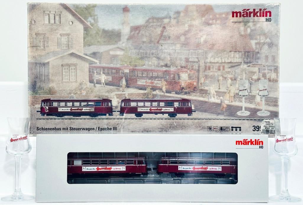 Marklin Modern O Gauge Rail Bus with Control Car #39982: Marklin Modern O Gauge Rail Bus with Control Car #39982, in C9 and with its original box.