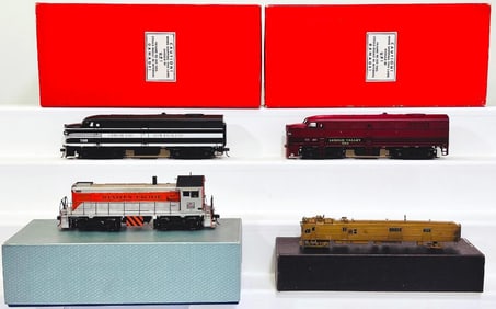 Weaver Modern O Scale Lehigh Valley FA -2 A Unit Powered and A Unit Powered–KMT American