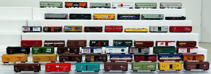 Unknown Manufacturers Modern HO Scale Assorted Freight Cars