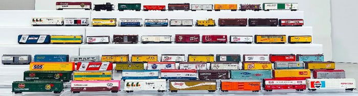 Unknown Manufacturers Modern HO Scale Assorted Freight Cars