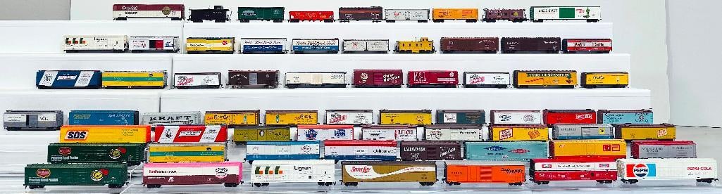 Unknown Manufacturers Modern HO Scale Assorted Freight Cars (1 of 11)