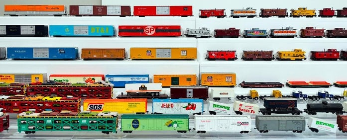 Unknown Manufacturers Modern HO Scale Assorted Passenger Cars and Freight Cars