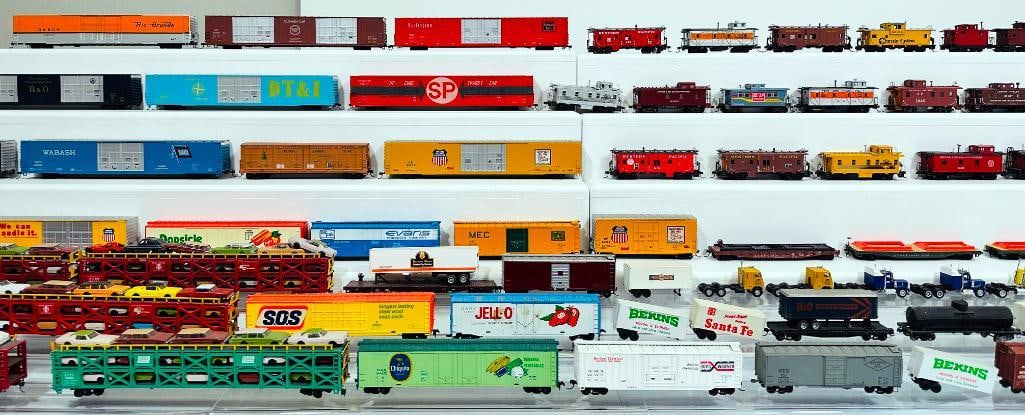 Unknown Manufacturers Modern HO Scale Assorted Passenger Cars and Freight Cars (1 of 20)