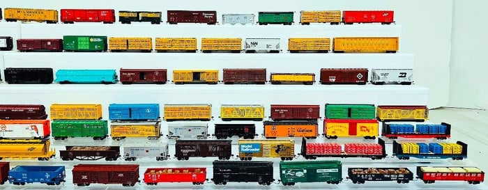Unknown Manufacturers Modern HO Scale Assorted Passenger Cars and Freight Cars