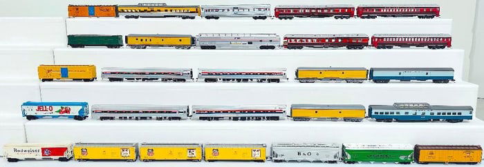 Unknown Manufacturers Modern HO Scale Assorted Passenger Cars and Freight Cars