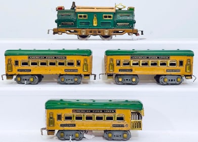 American Flyer Prewar O Gauge Scarce 3109 cream and green Electric Locomotive/3 cream and green Cars