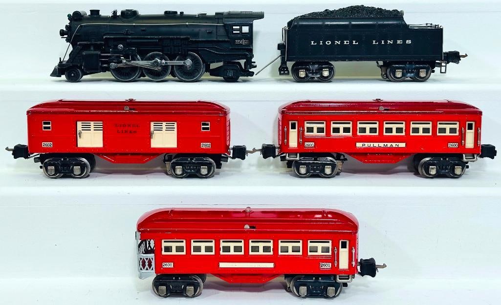Lionel Prewar O Gauge 225E Black Locomotive and 2245W Black Tender/2600 - 2601 - 2602 two-tone Cars (1 of 8)