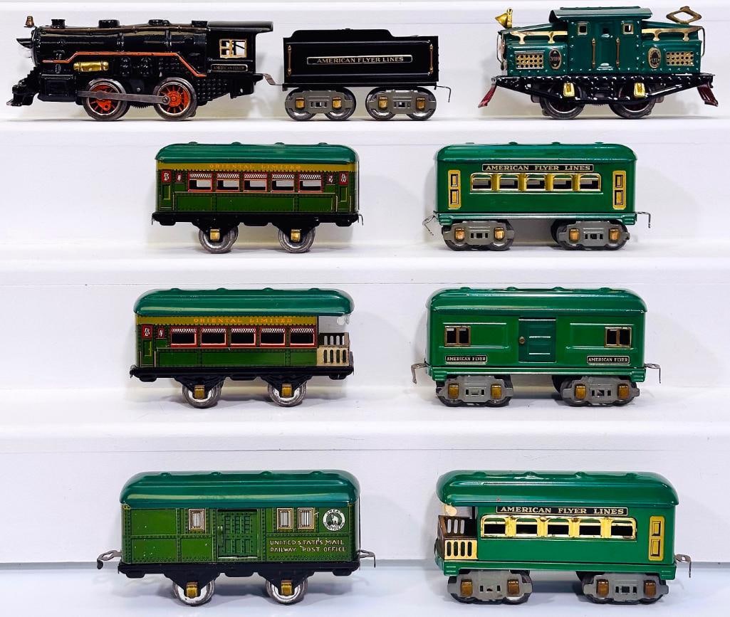American Flyer Prewar O Gauge 3110 Green Electric Locomotive/Three Green Passenger Cars/3198 Loco (1 of 9)